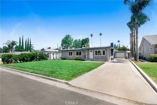 Attached, Backyard, Exterior, Facade, Ranch