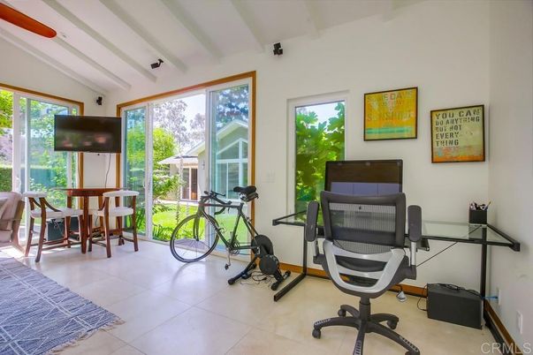 Home Office, Interior
