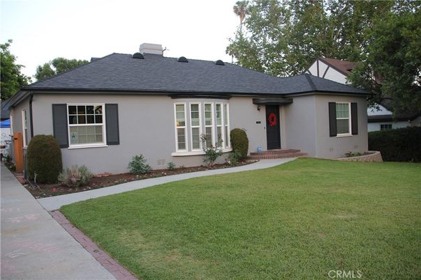 Backyard, Exterior, Facade, Ranch