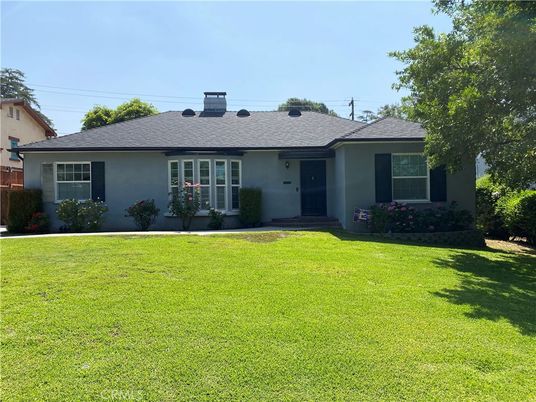 Backyard, Exterior, Facade, Ranch