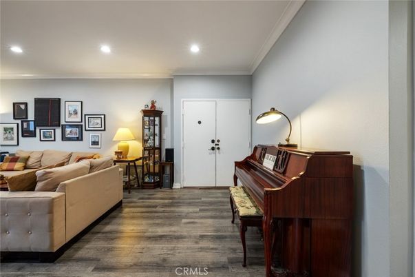 Interior, Living room, Piano, Recessed Lighting, Wood Texture Flooring