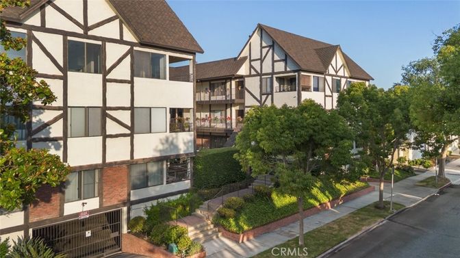 Exterior, Facade, Tudor Revival