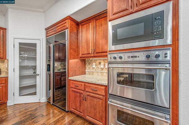 Interior, Kitchen, Living room, Pendant Lights, Recessed Lighting, Wood Texture Flooring