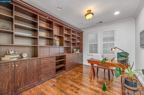 Chandelier, Interior, Kitchen, Living room, Pendant Lights, Recessed Lighting, Wood Texture Flooring