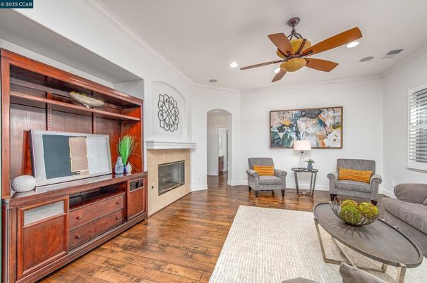 Chandelier, Dining room, Interior, Recessed Lighting, Wood Texture Flooring