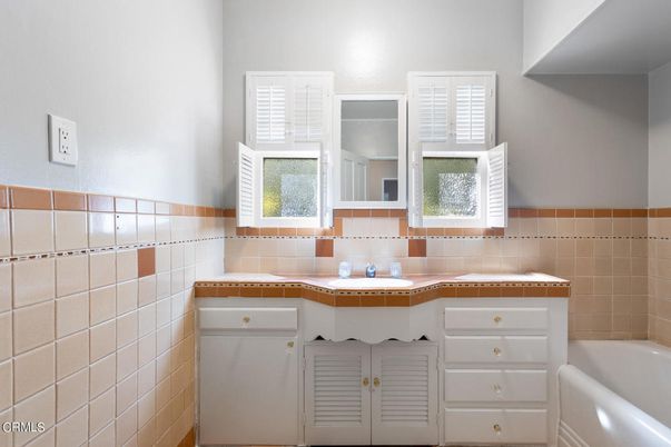 Bathroom, Interior, Tile Countertops