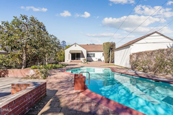 Exterior, Pool