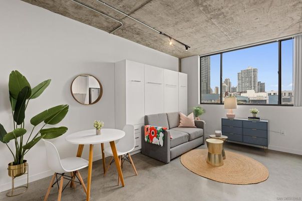 Interior, Living room, Water
