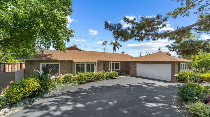 Attached, Exterior, Facade, Ranch