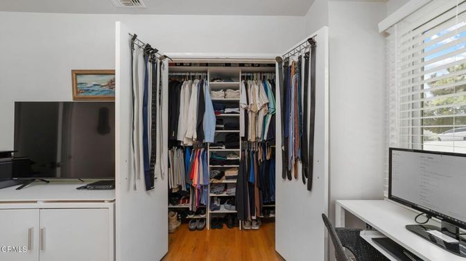Interior, Walk-in Closets, Wood Texture Flooring