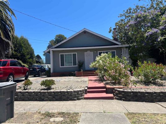 Exterior, Facade, American Craftsman