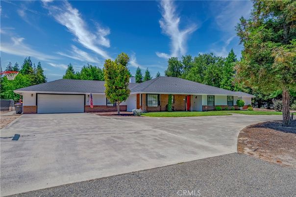 Attached, Exterior, Facade, Ranch