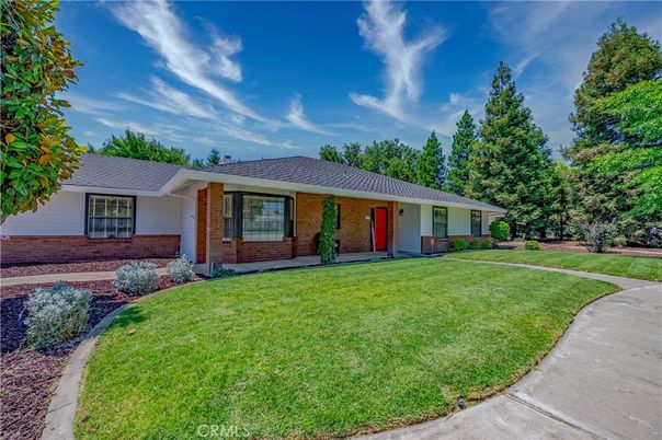 Backyard, Exterior, Facade, Brick Facade, Ranch