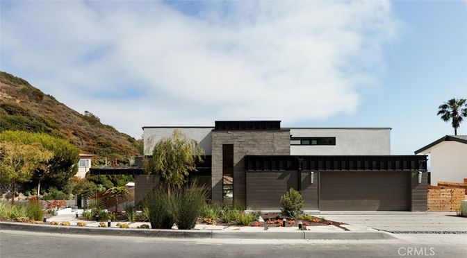 Attached, Exterior, Facade, Modern