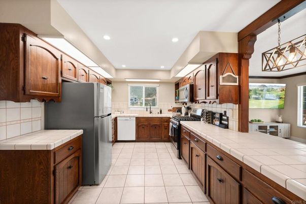 Interior, Kitchen, Pendant Lights, Recessed Lighting, Tile Countertops