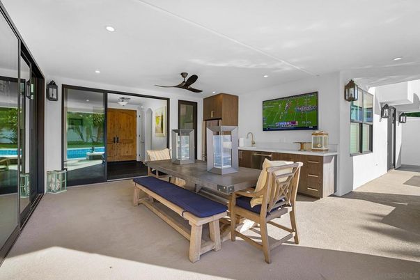 Dining room, Interior, Recessed Lighting