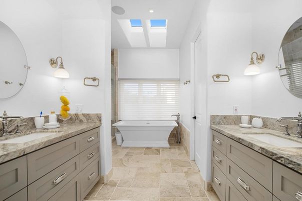 Bathroom, Dual Sink Vanities, Interior, Recessed Lighting
