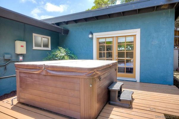 Exterior, Hot Tub