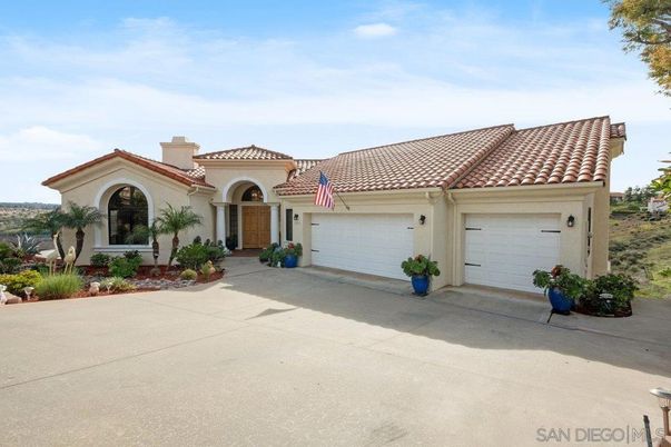 Attached, Exterior, Facade, Mediterranean