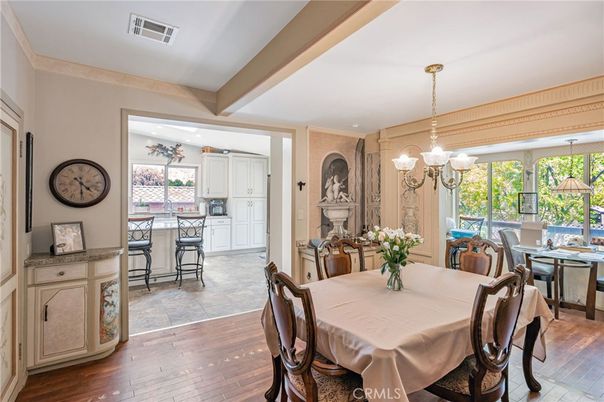 Chandelier, Dining room, Interior, Kitchen, Pendant Lights, Recessed Lighting, Wood Texture Flooring