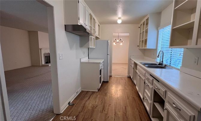 Interior, Kitchen, Washer, Wood Texture Flooring
