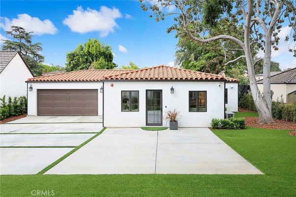 Attached, Exterior, Facade, Spanish Mediterranean