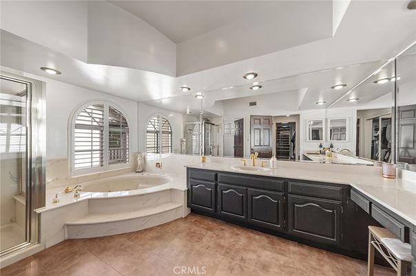Bathroom, Dual Sink Vanities, Interior, Recessed Lighting