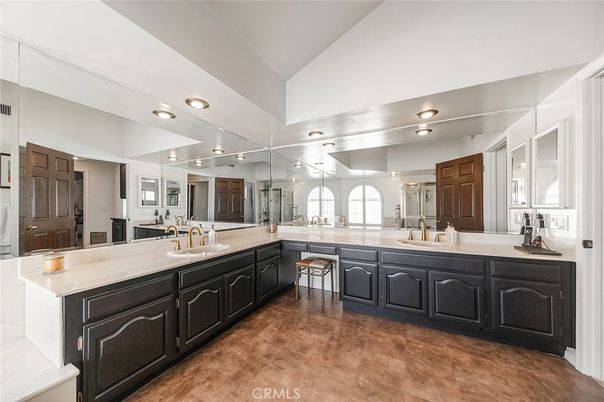 Bathroom, Dual Sink Vanities, Interior, Recessed Lighting
