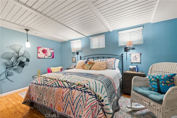 Bedroom, Interior, Pendant Lights, Wood Texture Flooring