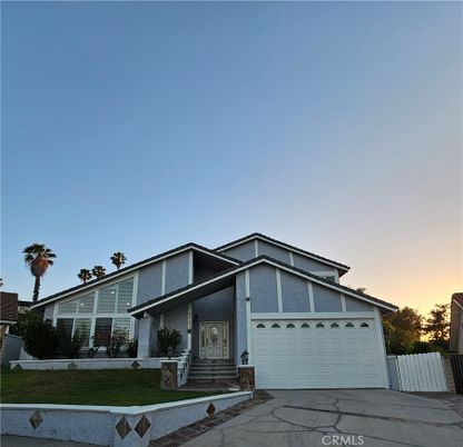 Attached, Exterior, Facade, American Craftsman