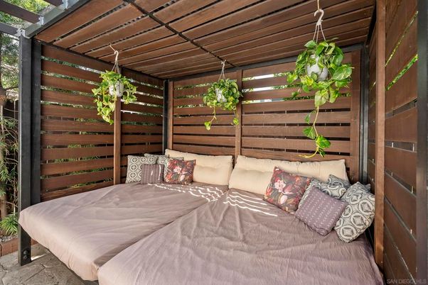 Bedroom, Exterior