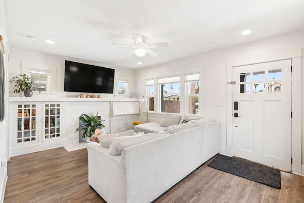 Interior, Living room, Recessed Lighting, Wood Texture Flooring