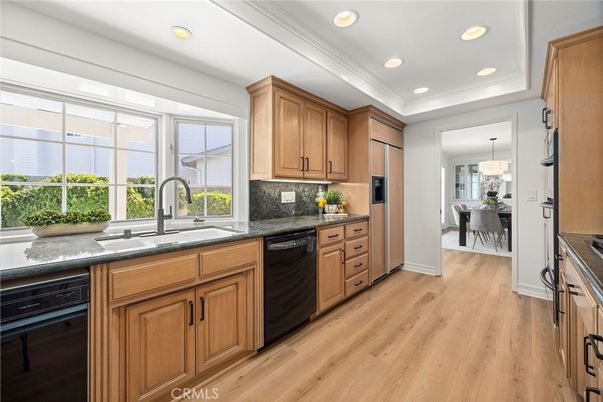 Chandelier, Dining room, Interior, Kitchen, Recessed Lighting, Wood Texture Flooring