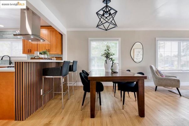 Dining room, Interior, Kitchen, Pendant Lights, Recessed Lighting, Wood Texture Flooring