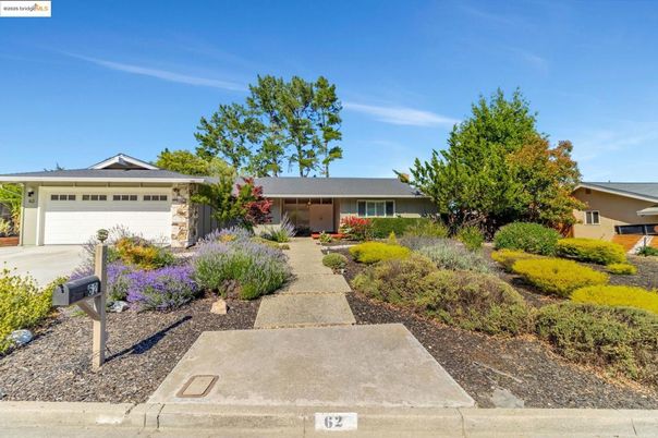 Attached, Exterior, Facade, Ranch