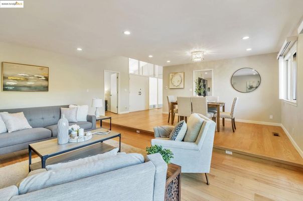 Chandelier, Dining room, Interior, Living room, Recessed Lighting, Wood Texture Flooring