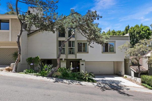 Attached, Exterior, Facade, Raised Ranch