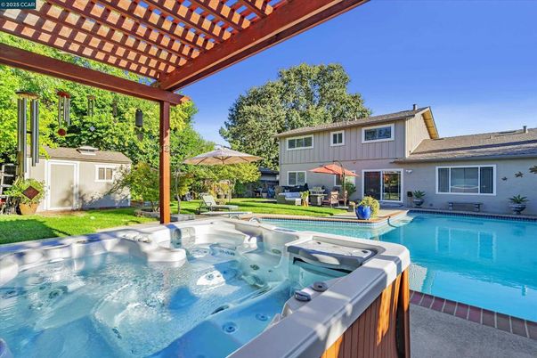 Exterior, Hot Tub, Pool