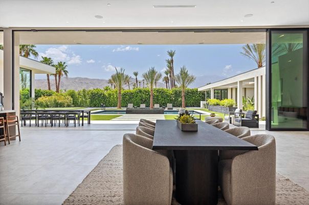 Exterior, Dining room, Other