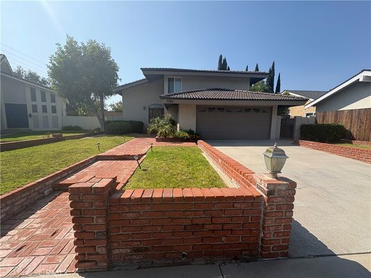 Attached, Exterior, Facade, Mediterranean