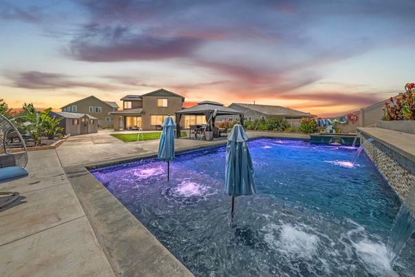 Exterior, Pool