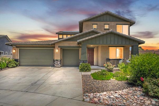 Attached, Exterior, Facade, Solar Panels, American Craftsman