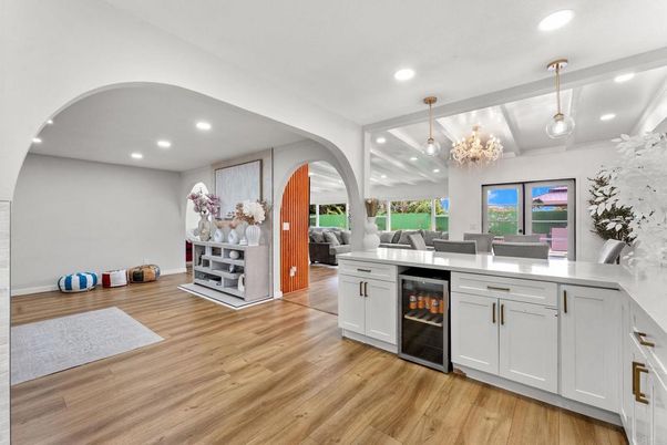 Chandelier, Dining room, Interior, Pendant Lights, Recessed Lighting, Wood Texture Flooring