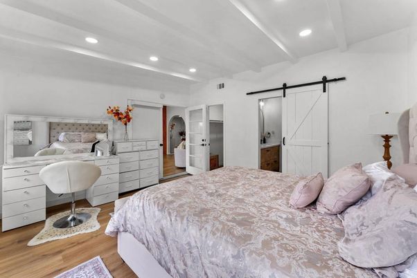 Bedroom, Interior, Recessed Lighting, Wood Texture Flooring