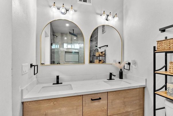 Bathroom, Dual Sink Vanities, Interior