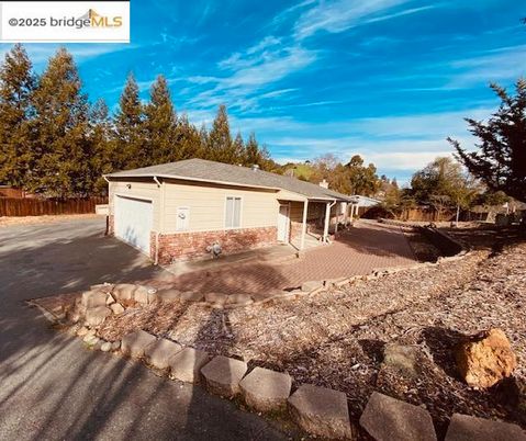 Backyard, Detached Garage, Exterior