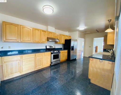 Interior, Kitchen, Pendant Lights, Stainless Steel Appliances