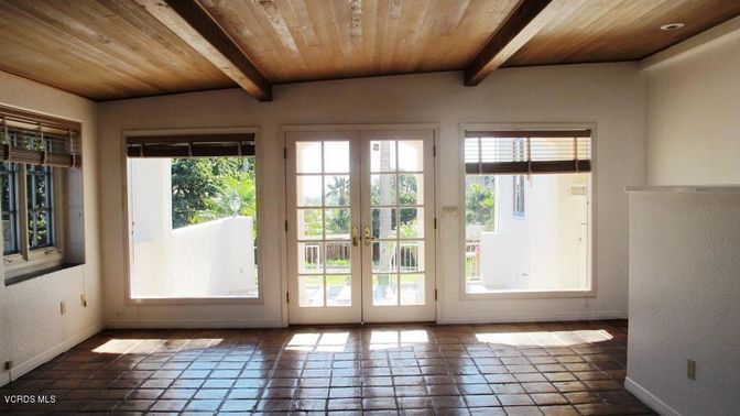 Empty room, Interior, Wooden Beams, Wooden Ceilings