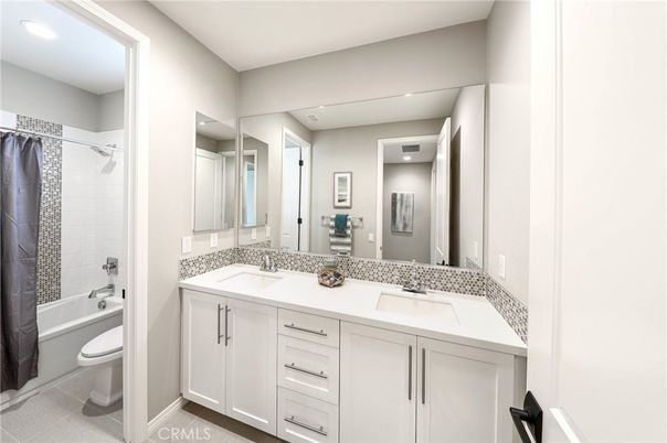 Bathroom, Dual Sink Vanities, Interior, Recessed Lighting