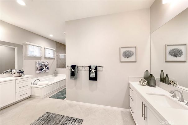 Bathroom, Dual Sink Vanities, Interior, Recessed Lighting